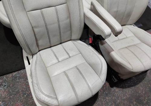 Leather Seats and Upholstery Options for Your Maritime Land Rover Car